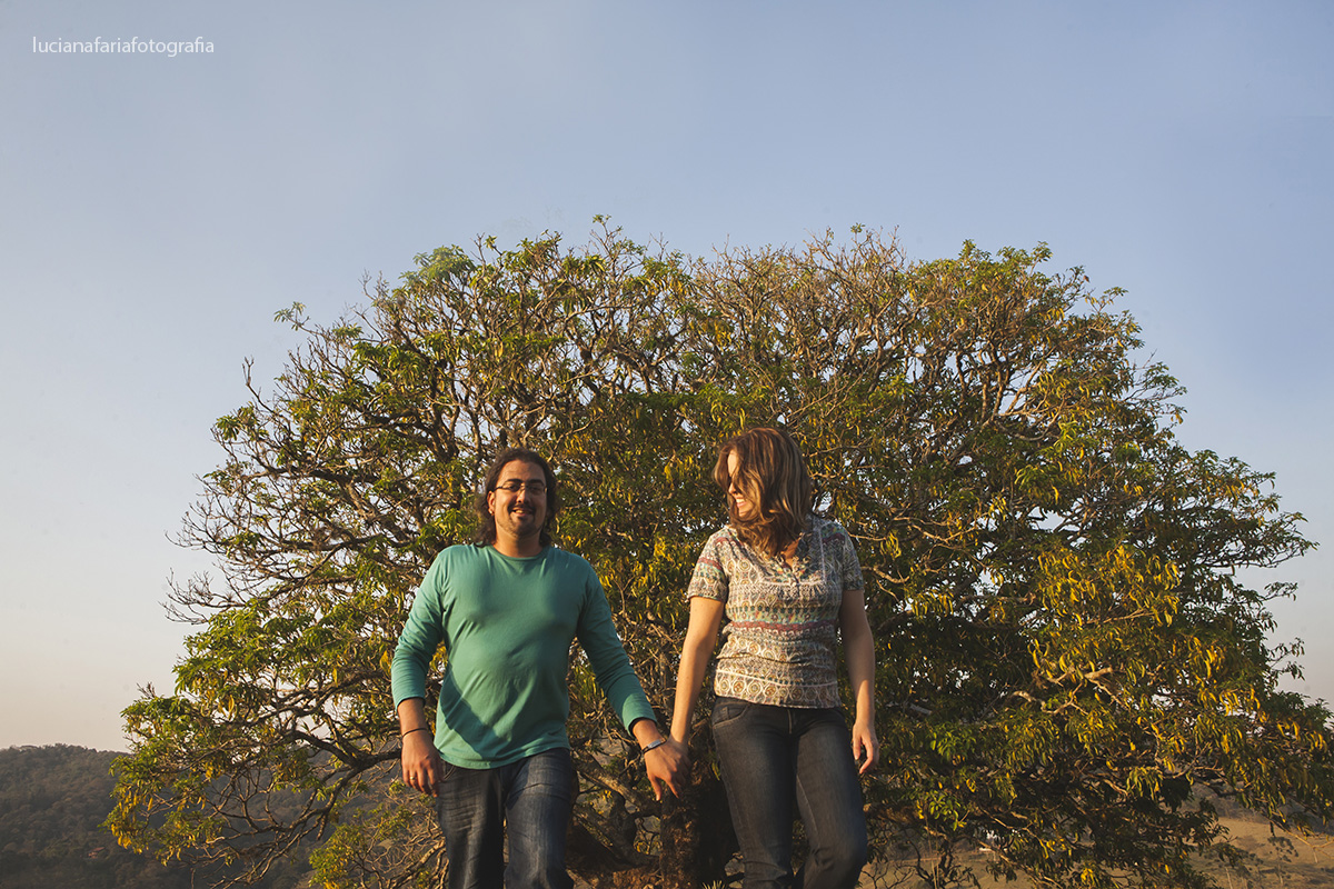 flare, fotografia de casal, casamento, ensaio, ensaio casal, fotos externas, ensaio externo, fim de tarde, por do sol, pré-casamento, natureza, luz natural, espontaneidade