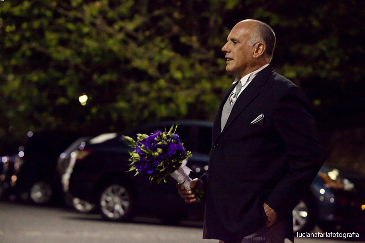 pai da noiva, segurando o buquê, noiva, ansioso, casamento, wedding