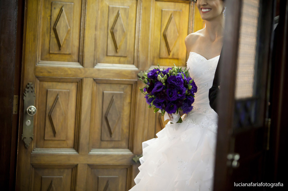 pai da noiva, entrada da noiva, entrada, noiva, ansioso, casamento, wedding, cerimonial, decoração, porta da igreja,
