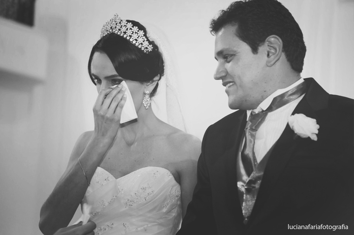 emoção, entrada das alianças,  religioso, cerimônia, casar, são domingos, igreja, noivos, casal de noivos, grande dia, fotografia de casamento, emoção, casamento, wedding, casando
