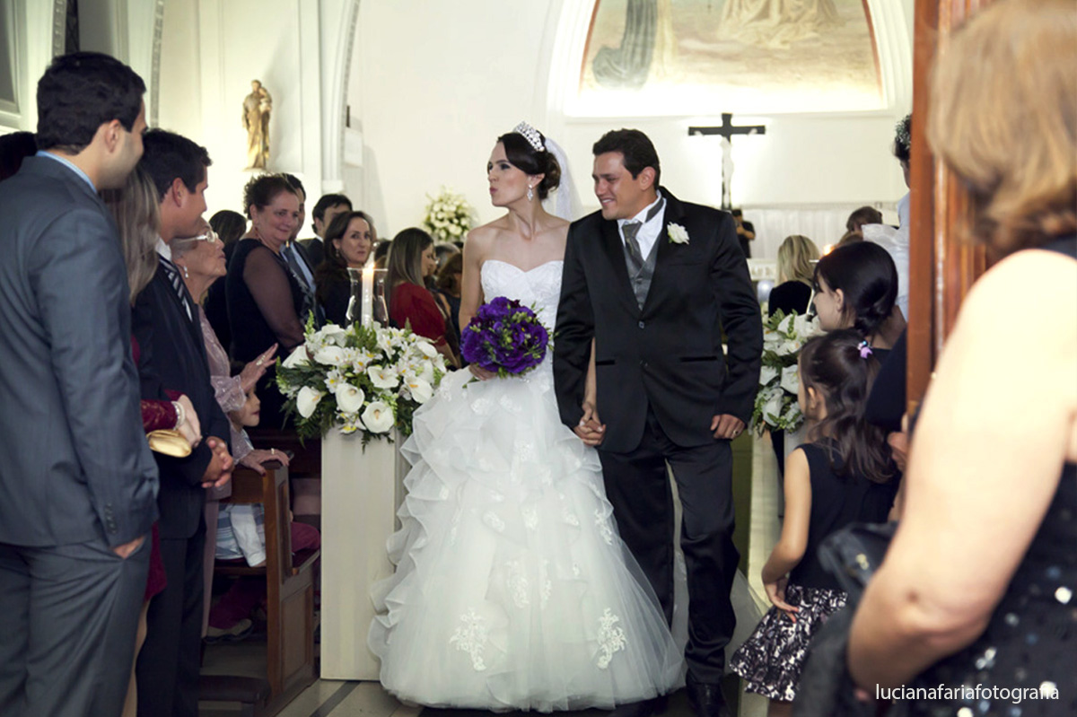 emoção, saída dos noivos, avó da noiva, religioso, cerimônia, casar, são domingos, igreja, noivos, casal de noivos, grande dia, fotografia de casamento, emoção, casamento, wedding, casando