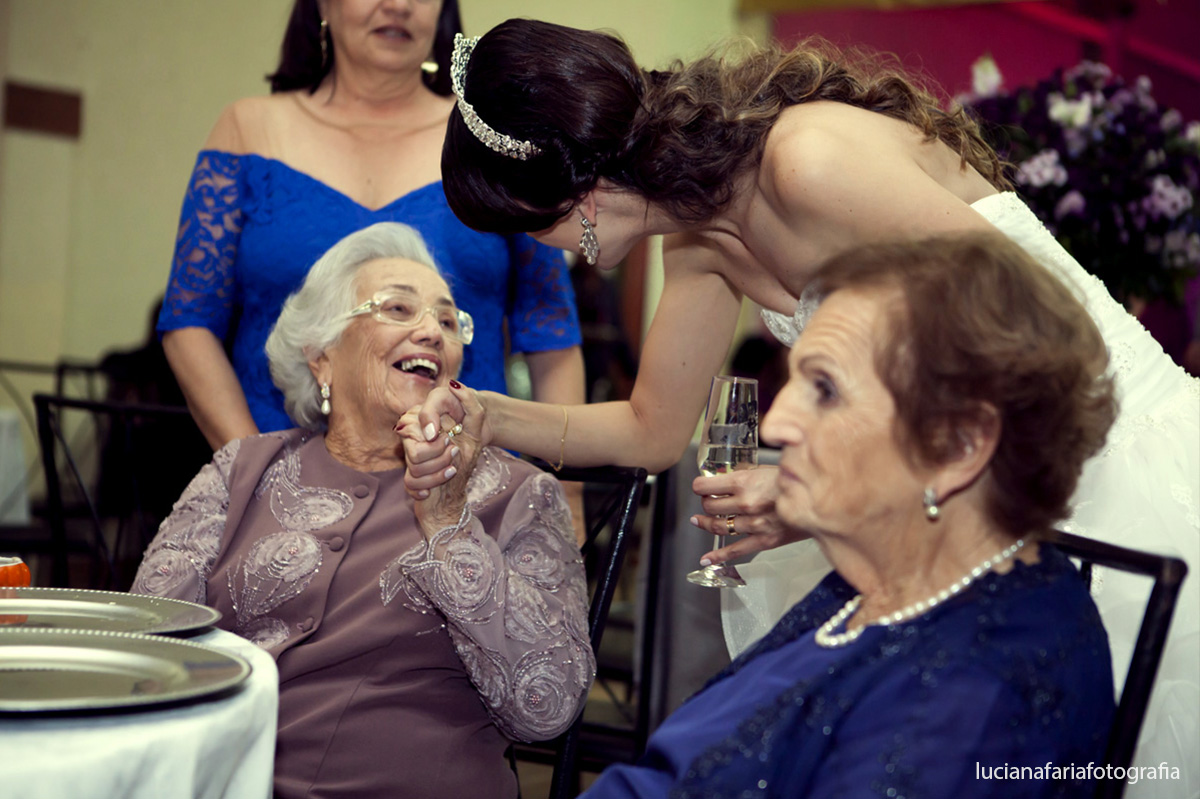 convidados queridos, recepão, casados, vestido da noiva,  vestido da festa, iluminação da festa, festa, iluminação