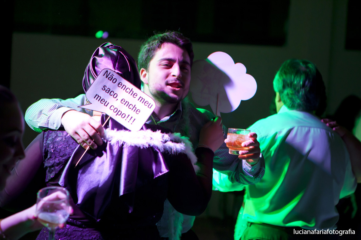 convidados, plaquinhas, pista de dança, recepão, casados, vestido da noiva,  vestido da festa, iluminação da festa, festa, iluminação