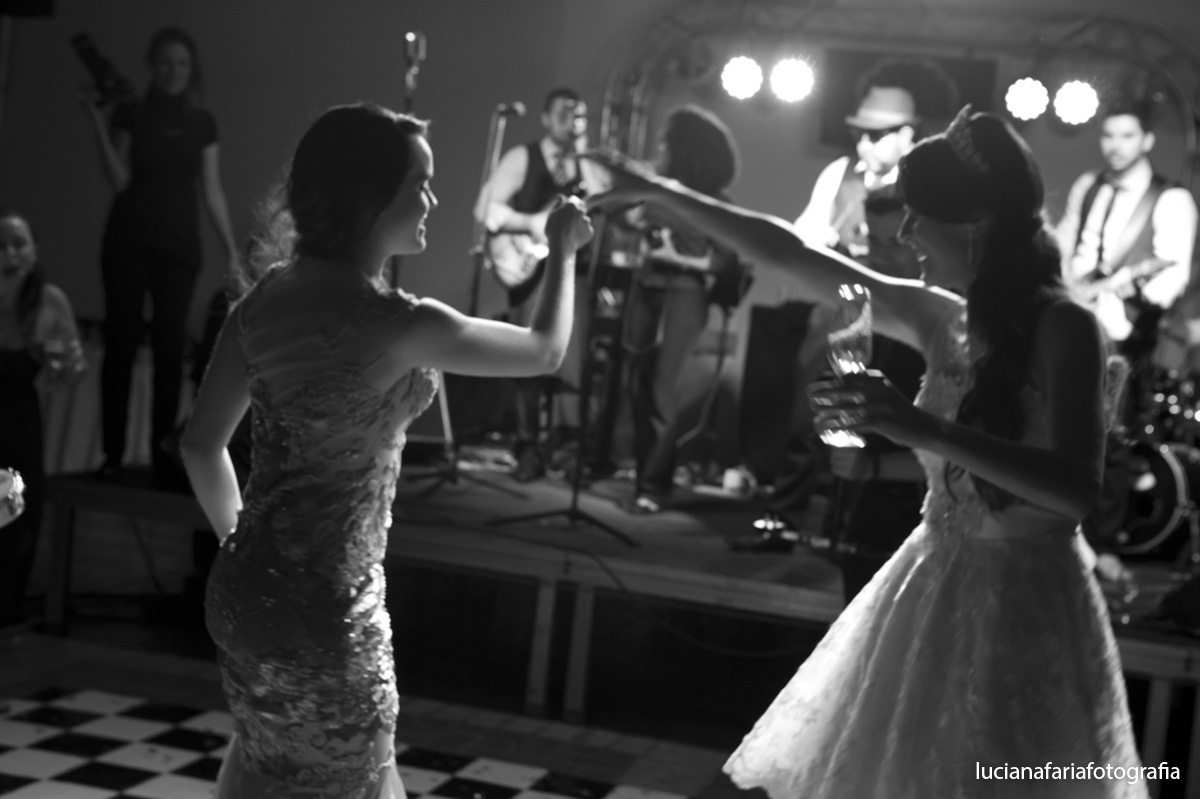 irmã da noiva, festa, pista de dança, recepão, casados, vestido da noiva,  vestido da festa, iluminação da festa, festa, iluminação