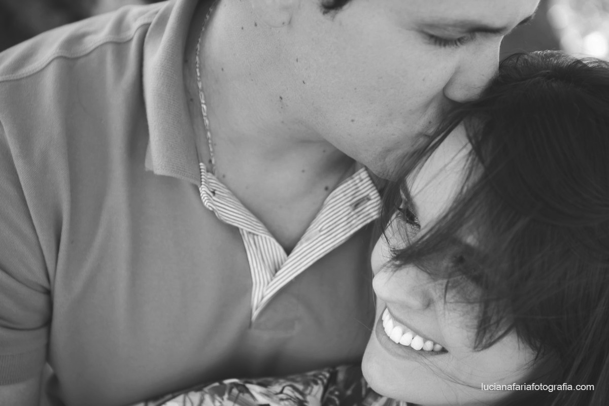 arvore da infância, avô do noivo, passeio, tranquilidade, a dois, noivo, noiva, fotografia de casal, casamento, ensaio, ensaio casal, ensaio externo, fim de tarde, por do sol, pré-casamento, luz natural, espontaneidade, fotos espont&aci