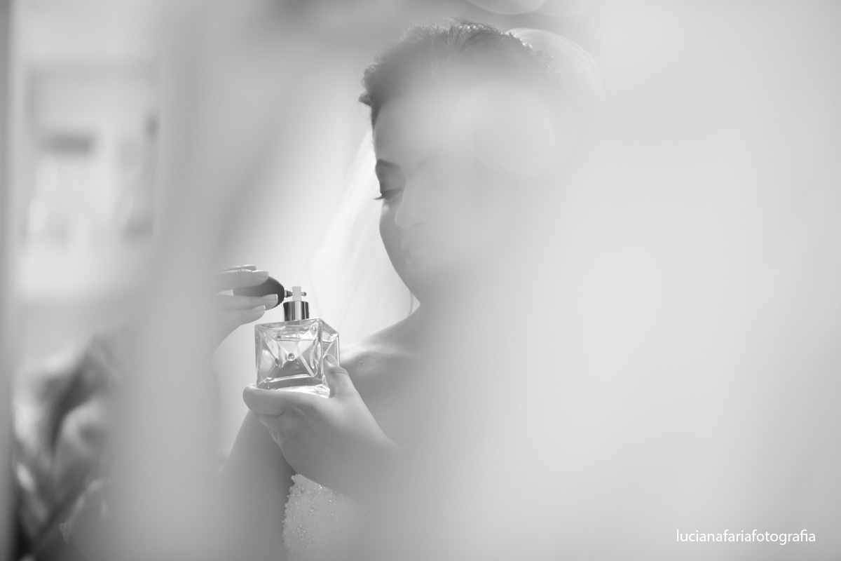 perfume, perfume de noiva, maquiagem, cabelo, noiva pronta, cabelo preso, dia da noiva, making of, casamento, pronta pra casar, vestida de noiva, grande dia,, cerimonial