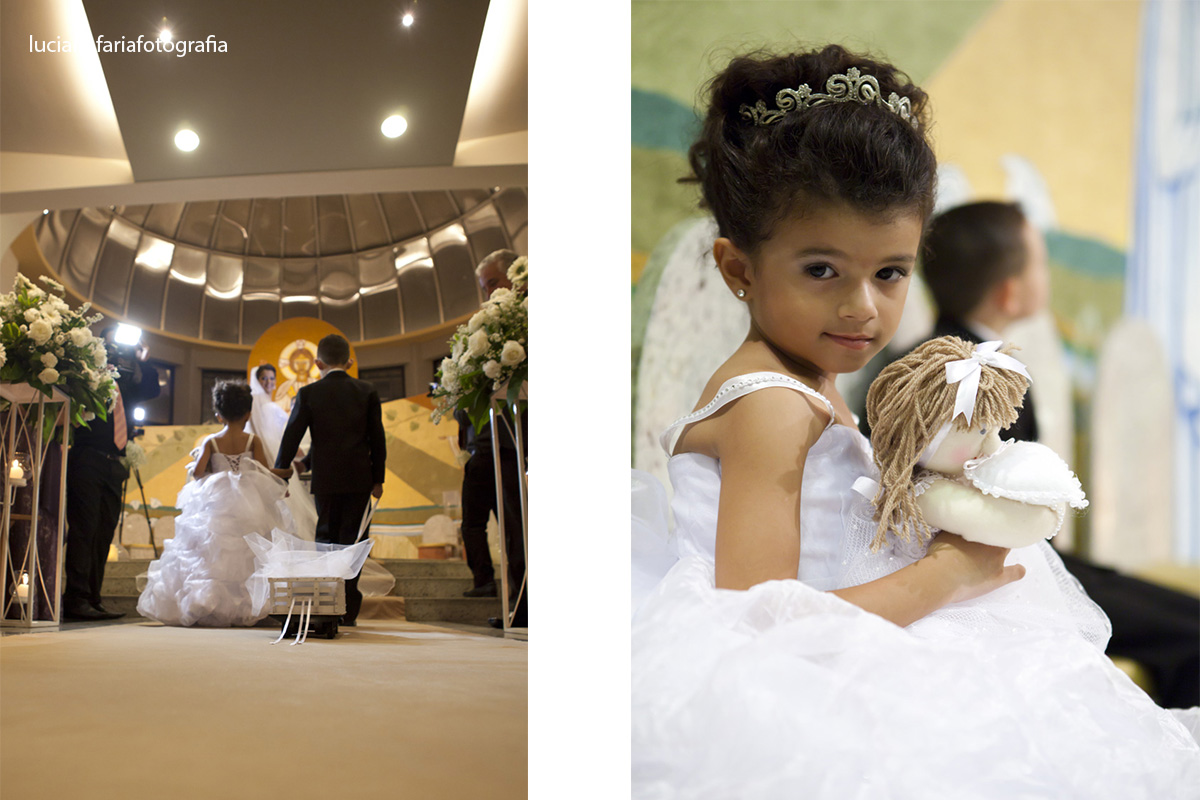 daminha, pajem, casal, caminhãozinho, aliança,  casamento, decoração, decoração branca, tapete creme, velas, altar, igreja pronta, decorada, igreja, religioso, padre, enlace, matrimonio, cerimonial, emoç&at