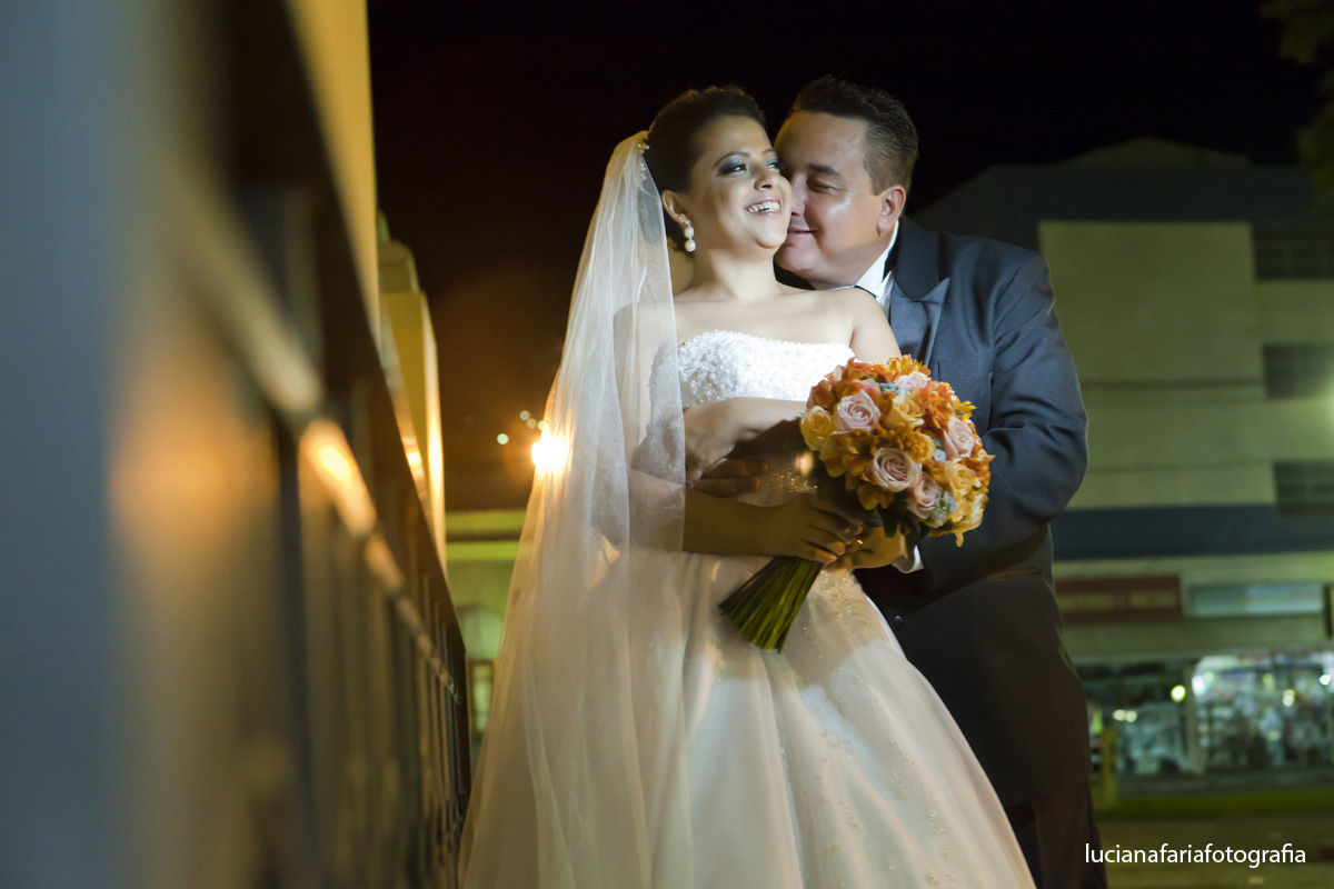 fotos externas,noiva, noivo, casal de noivos, pós-casamento, véu, véu de noiva, thermas, ensaio pós, casamento sem festa, cerimonial