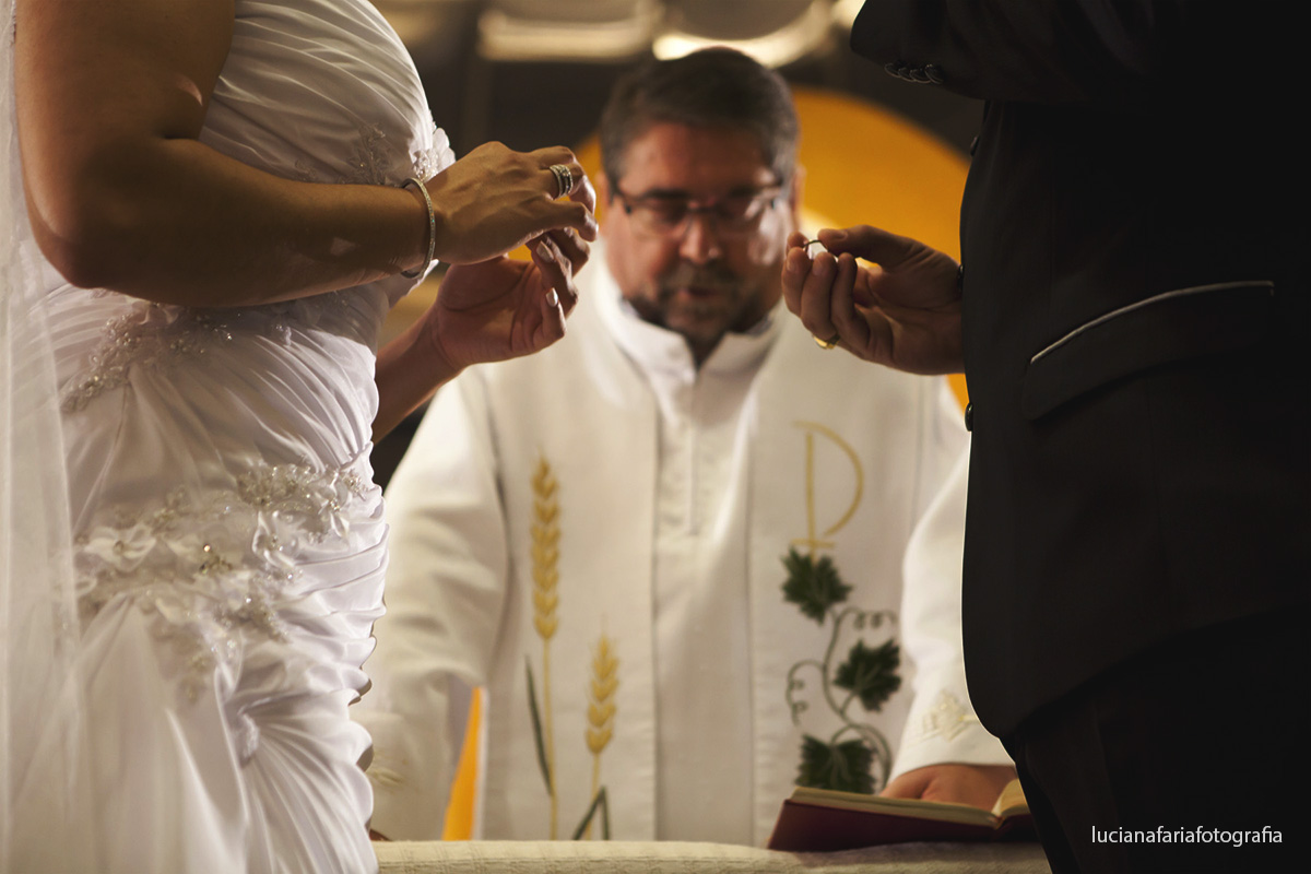 igreja, noiva, casamento, cerimonial, cerimônia, religioso, católico, emoção alianças