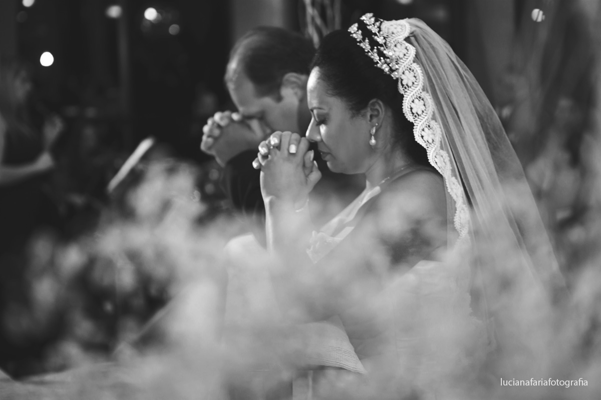 igreja, noiva, casamento, cerimonial, cerimônia, religioso, católico, ansiedade, emoção, oração