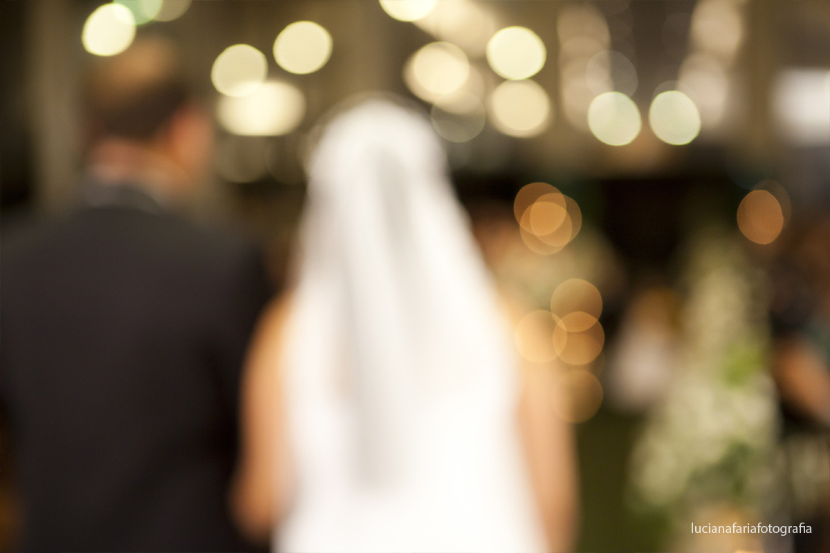 desfoque, igreja, noiva, casamento, cerimonial, cerimônia, religioso, católico, ansiedade, emoção, oração