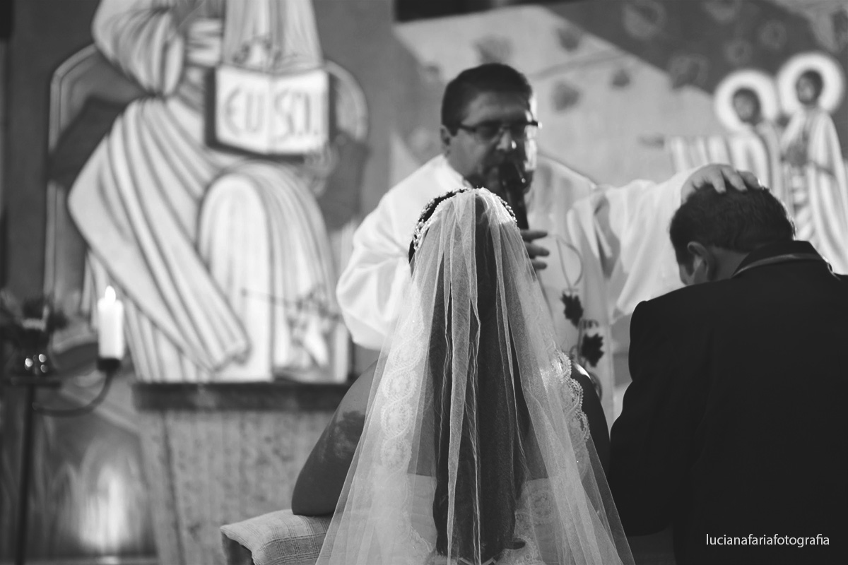 benção, noivos, casados, igreja, noiva, casamento, cerimonial, cerimônia, religioso, católico, ansiedade, emoção, oração