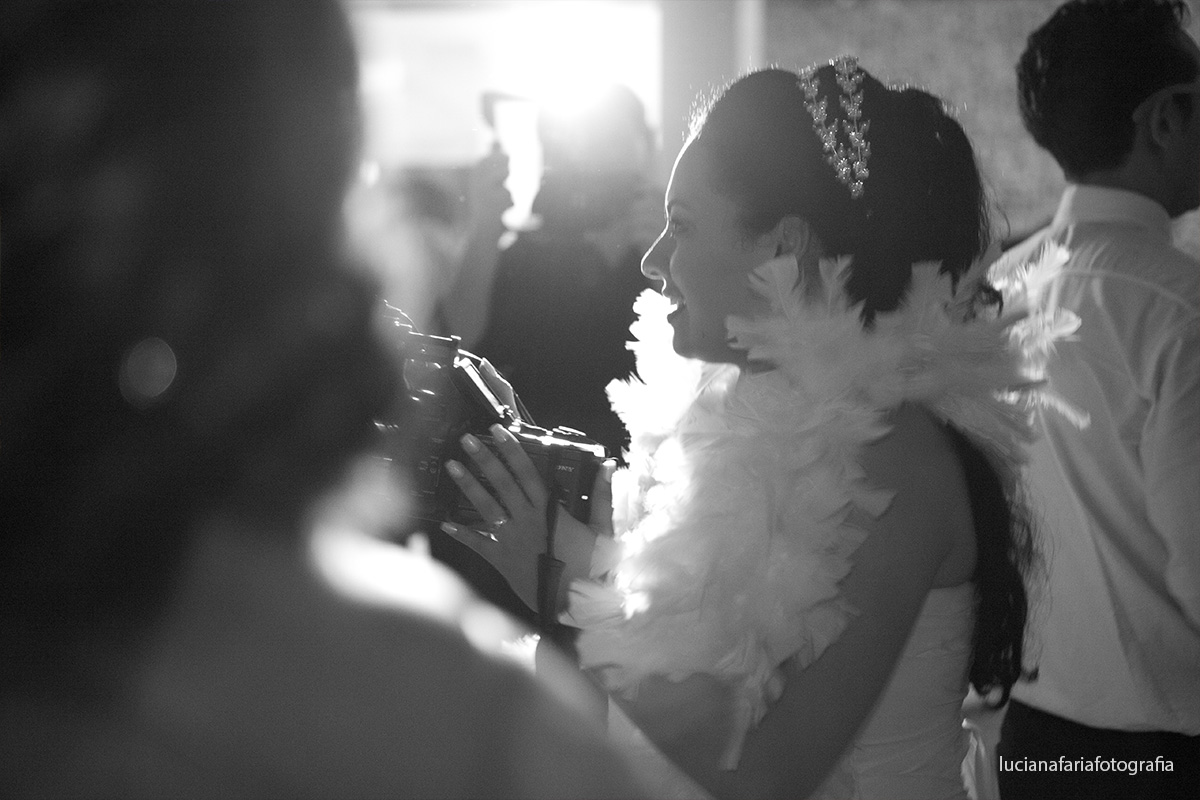 pista de dança, banda, dj, iluminação, plumas, cartola, óculos de festa, fotos dos noivos, noiva, casamento, cerimonial, decoração, festa