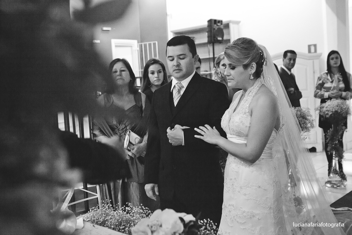 casar no salão, buffet, casar, fim da tarde, luz natural, foto jornalismo, casamento de dia, weding, cerimonial, emoção, sorriso de noiva, decoração, buquê noivos no altar, pastor, cerimônia com pastor