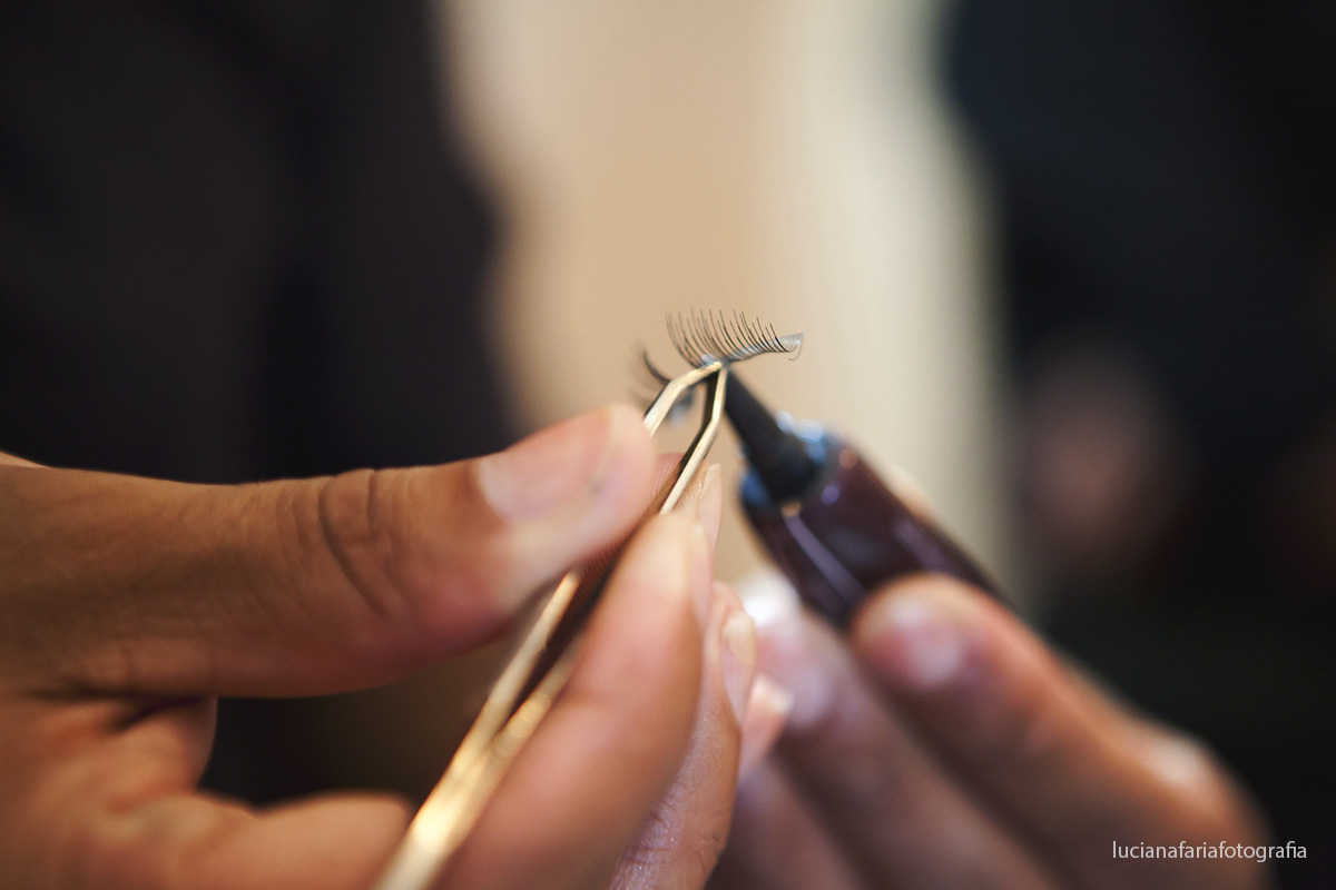 making of, maquiagem, cilius, maquiador, noivas, casamento, dia da noiva, casamento de dia, weding, pela janela, chuva, cerimonial
