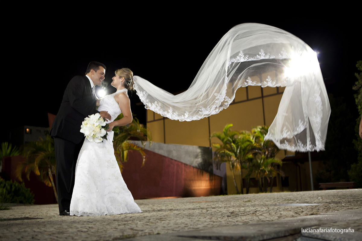 fotos pós casamento, ensaio, externas, casar no salão, buffet, casar, casamento de dia, weding, cerimonial, emoção, sorrisos, decoração, véu, mantilha