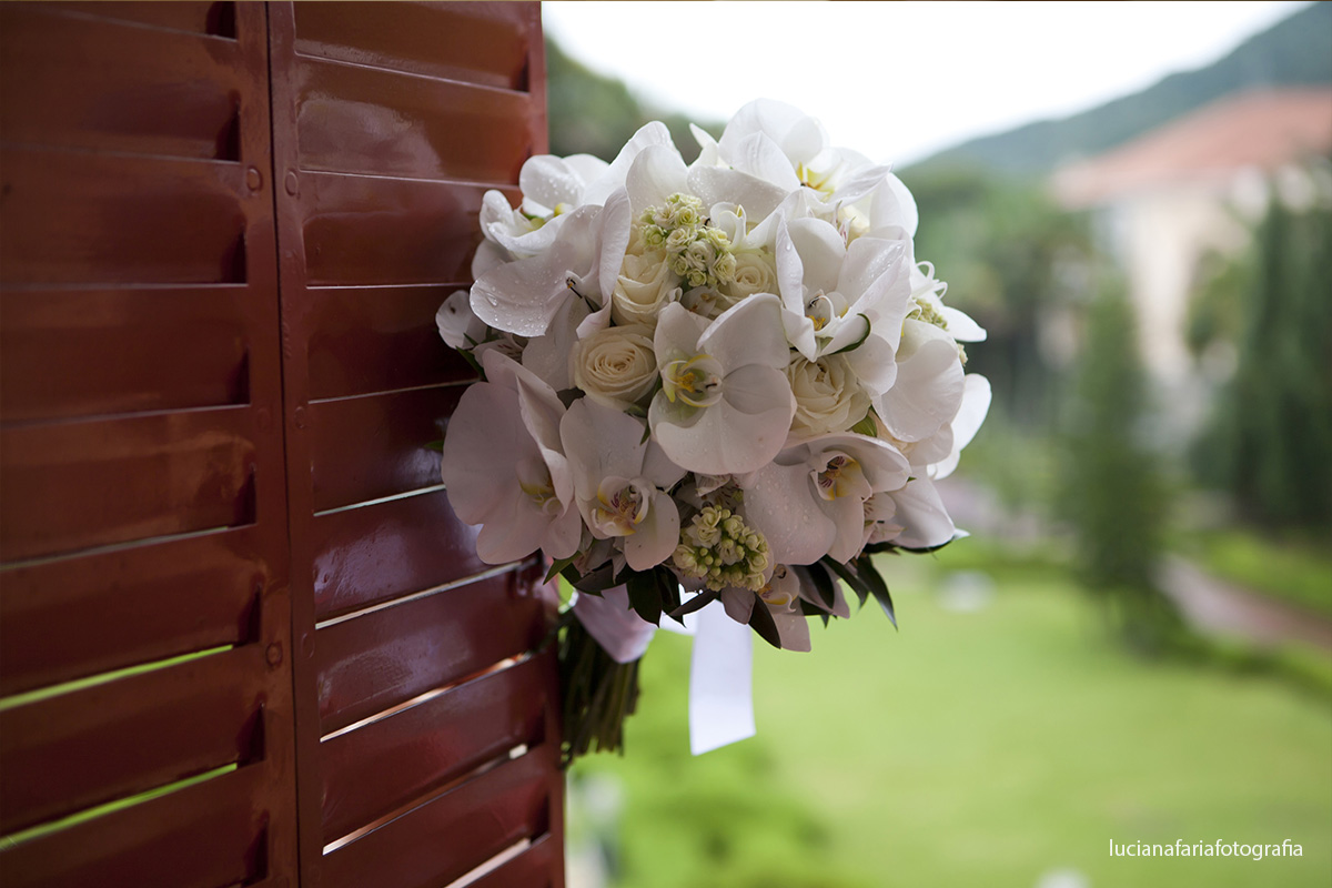 buquê, orquideas brancas, making of,  arrumando, quarto de hotel, mãe da noiva, encontro, maquiador, noivas, casamento, dia da noiva, casamento de dia, weding, cerimonial