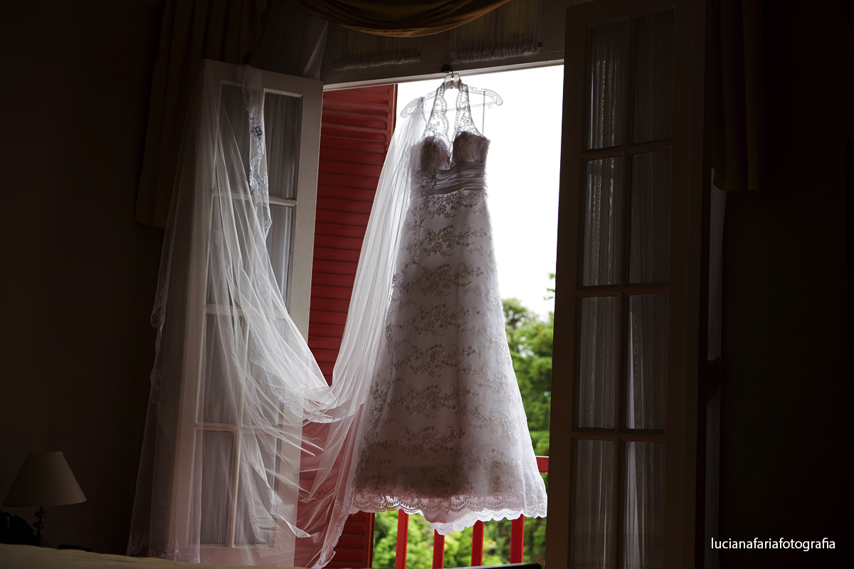 palace hotel, vestido de noiva, na janela, making of, quarto de hotel, mãe da noiva, encontro, maquiador, noivas, casamento, dia da noiva, casamento de dia, weding, cerimonial