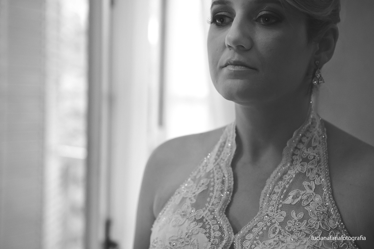 noiva pronta, decote, renda, palace hotel, vestido de noiva, na janela, making of, quarto de hotel, mãe da noiva, encontro, maquiador, noivas, casamento, dia da noiva, casamento de dia, weding, cerimonial