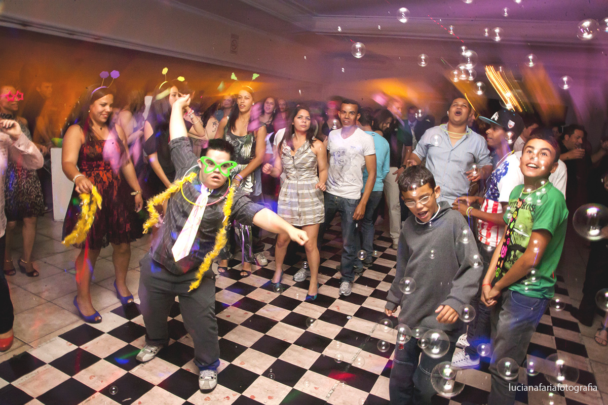 convidados, pista de dança, banda, dançando, dj, dança, noivos,  decoração, casamento, noivinhos, buffet, festa, recepção, casados, iluminação, salão, cerimonial