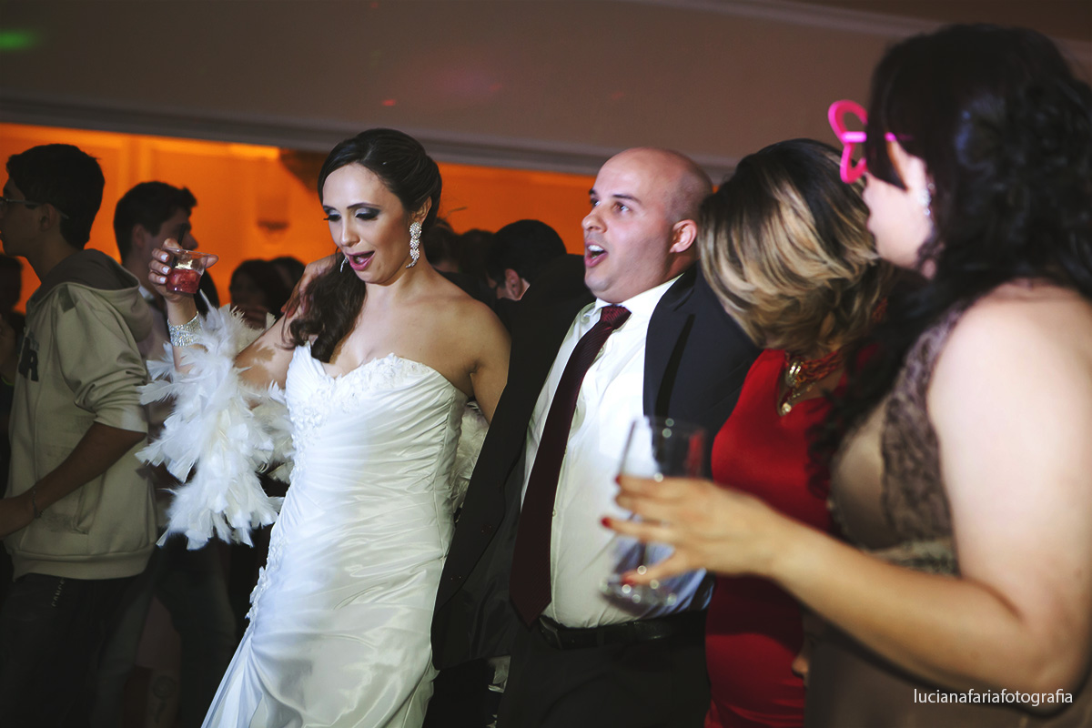 convidados, pista de dança, banda, dançando, dj, dança, noivos,  decoração, casamento, noivinhos, buffet, festa, recepção, casados, iluminação, salão, cerimonial