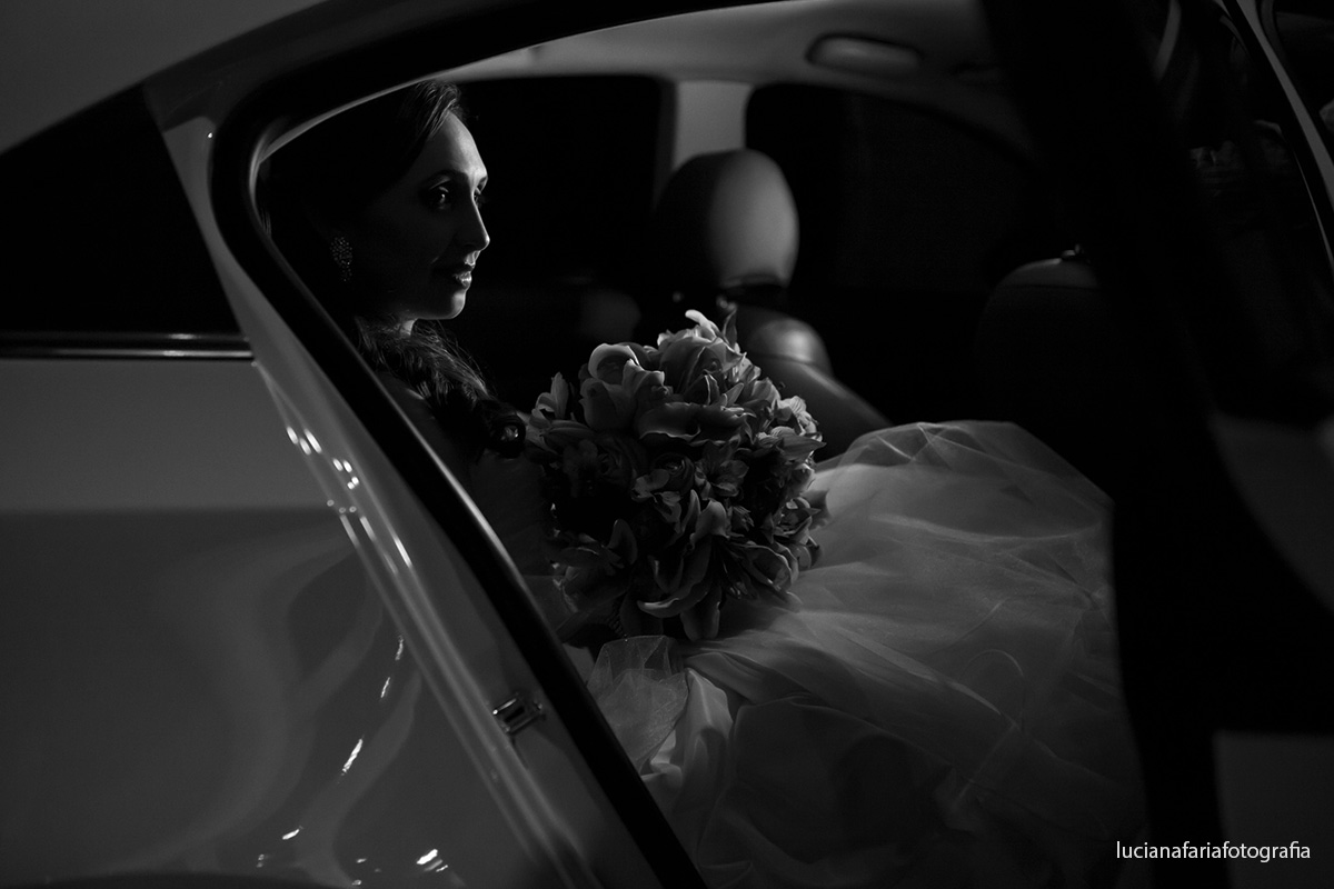 casamento, cerimonial, decoração, noiva, noiva no carro, casar, grande dia, gelo na barriga, pb, buquê, luz e sombra