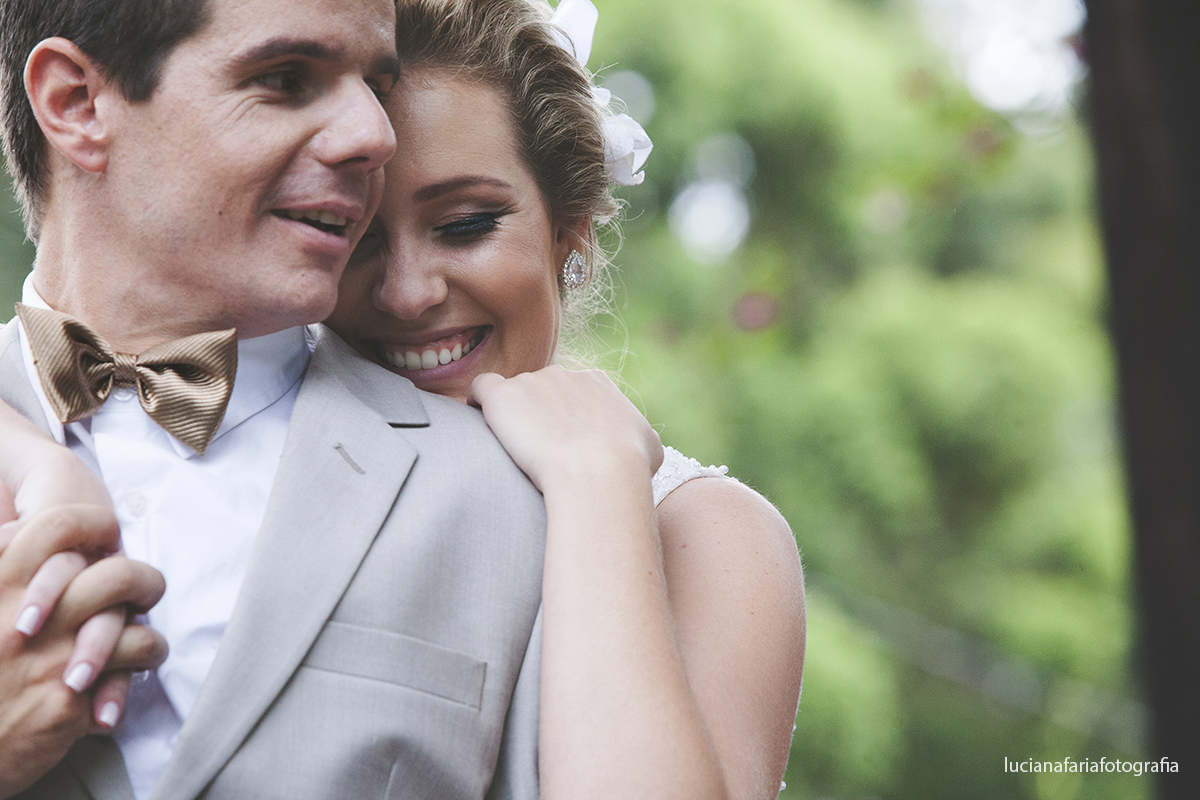 casados, ensaio casal, fotos pós, pós casamento, retratos, buque, laranja, vestido de noiva, alianças, entrada das alianças, biblia, noiva, casal de noivos, casamento de dia, vou casar, gravata borboleta, pastor, cerimôni