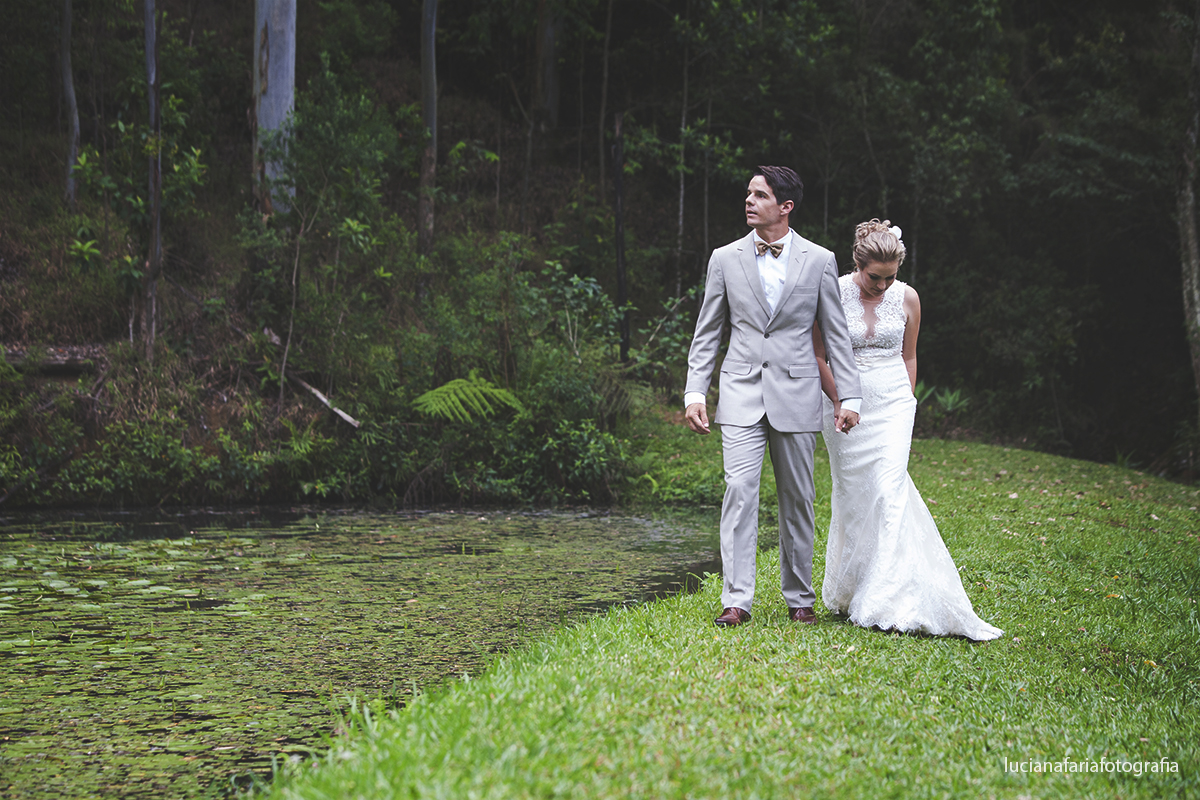 casados, ensaio casal, fotos pós, pós casamento, retratos, buque, laranja, vestido de noiva, alianças, entrada das alianças, biblia, noiva, casal de noivos, casamento de dia, vou casar, gravata borboleta, pastor, cerimôni