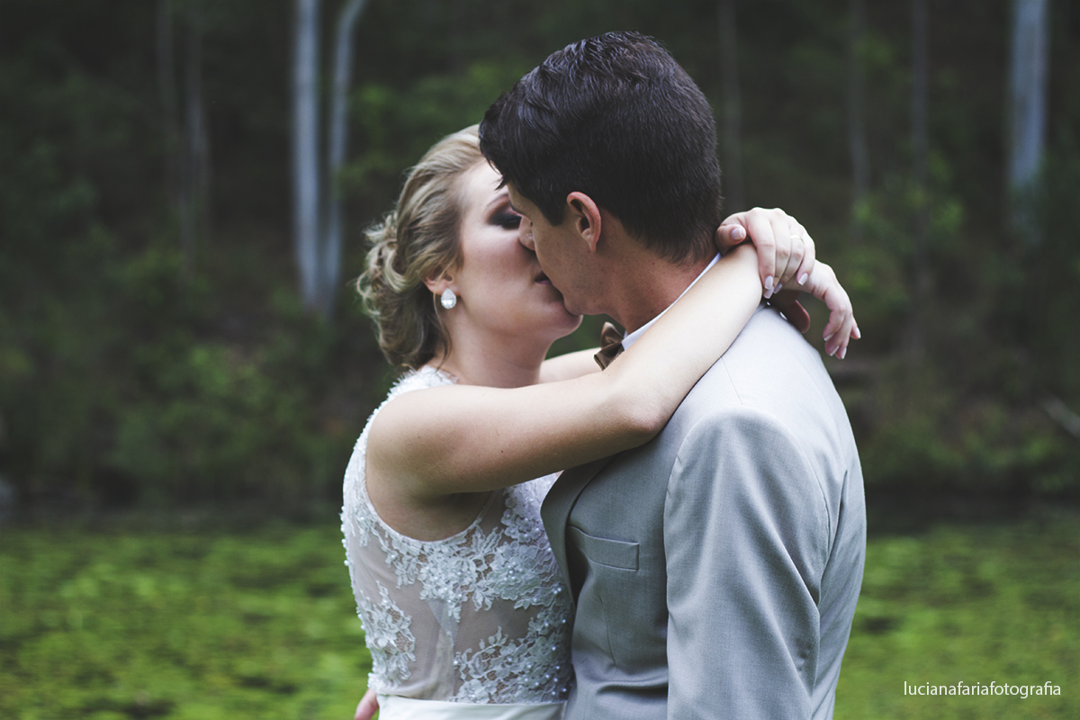 casados, ensaio casal, fotos pós, pós casamento, retratos, buque, laranja, vestido de noiva, alianças, entrada das alianças, biblia, noiva, casal de noivos, casamento de dia, vou casar, gravata borboleta, pastor, cerimôni