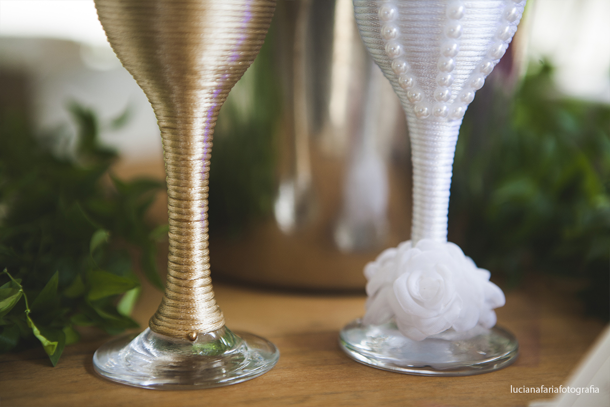 casados, ensaio casal, fotos pós, pós casamento, retratos, buque, laranja, vestido de noiva, alianças, entrada das alianças, biblia, noiva, casal de noivos, casamento de dia, vou casar, gravata borboleta, pastor, cerimôni