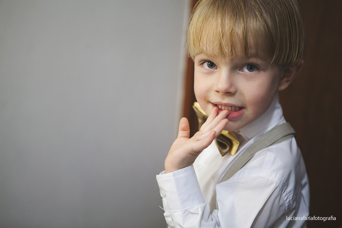 pajem, pagem, filho leva alianças, dia da noiva, casar, pronta pra casar, casamento, fotografia de casamento, decoração, altar, flores, cerimonial, cerimônia, casamento de dia, luz natural, noiva, filho da noiva