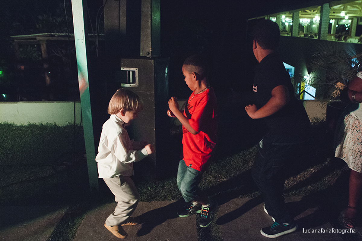 brinde, casal de noivos, taças, casados, cerimonial, decoração, cabelo da noiva, festa, fotos no bolo, fotos do brinde, casamento de dia, wedding, gravata borboleta, noiva, noivo, vestido da noiva, vestida de noiva, casar, recep&ccedi