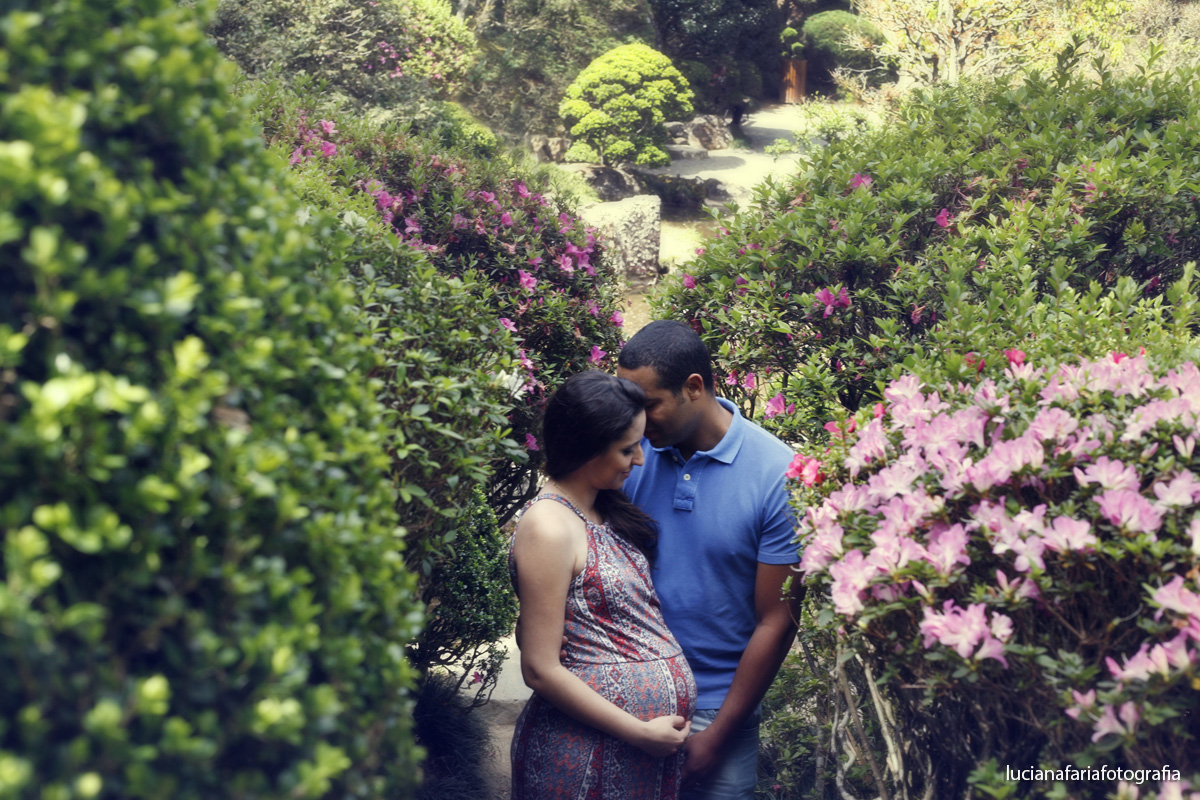luz natural, verde, mamãe, fotografia de gestante, externo, foto externa, ensaio da barriga, natureza, esperando, bebê, maternidade, foto encantada, barriga, fotografia de família, ensaio de família, espera, nove meses, papai, p