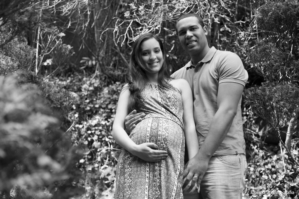 luz natural, verde, mamãe, fotografia de gestante, externo, foto externa, ensaio da barriga, natureza, esperando, bebê, maternidade, foto encantada, barriga, fotografia de família, ensaio de família, espera, nove meses, papai, p