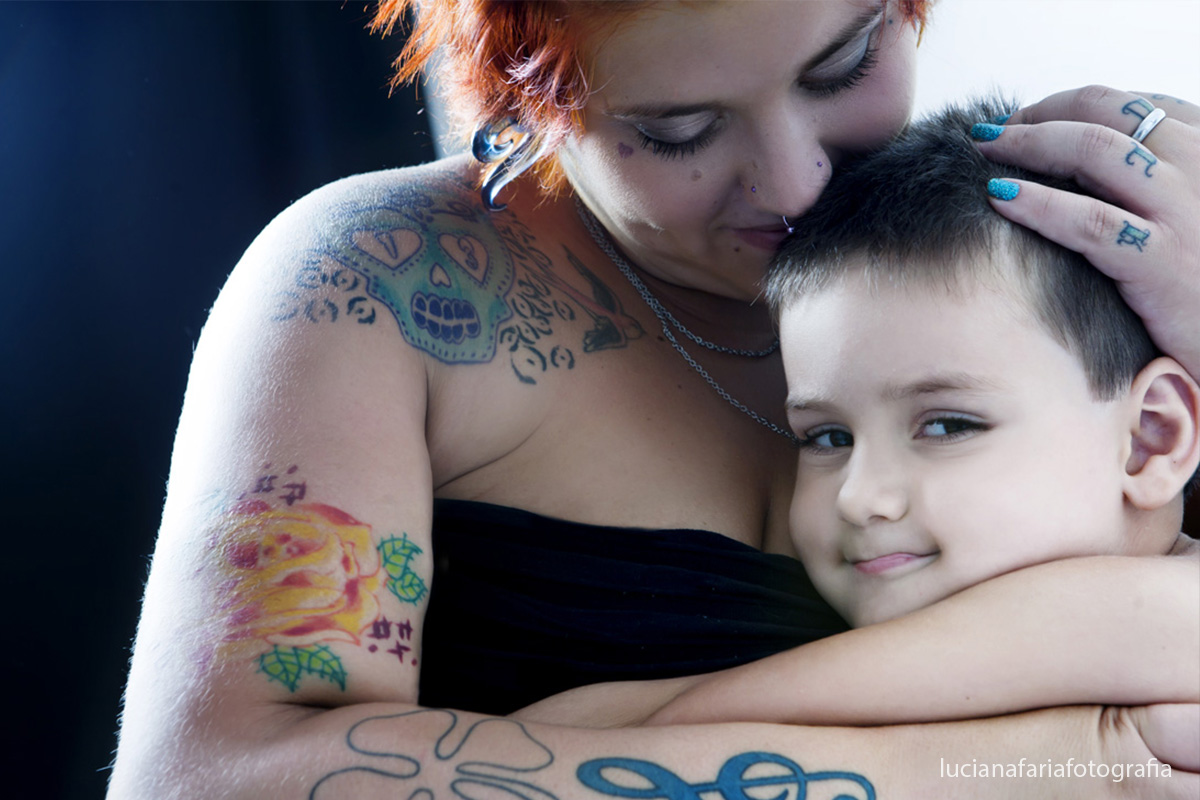 amor, amor de mãe, fofuras, filhotes, fotografia de família, família, estúdio, mãe, tatuagem, mãe e filhos, ensaio, fotografias, ensaio da mamãe, baby, bebês, lifestyle, liefestylephotografy, retratos
