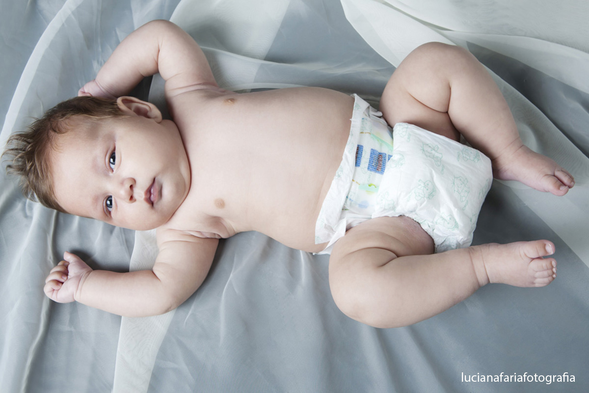 irmãos, amor de irmão, ensaio de irmãos, amor, amor de mãe, fofuras, filhotes, fotografia de família, família, estúdio, mãe, tatuagem, mãe e filhos, ensaio, fotografias, ensaio da mamãe