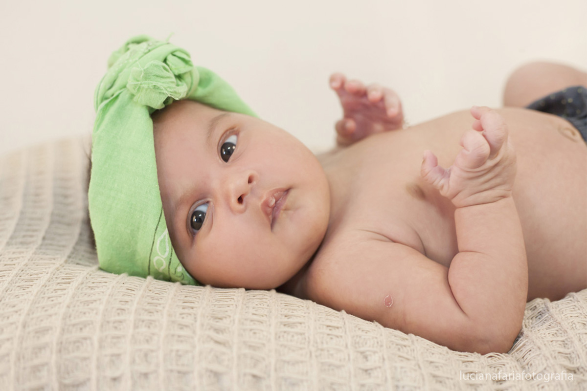 irmãos, amor de irmão, ensaio de irmãos, amor, amor de mãe, fofuras, filhotes, fotografia de família, família, estúdio, mãe, tatuagem, mãe e filhos, ensaio, fotografias, ensaio da mamãe