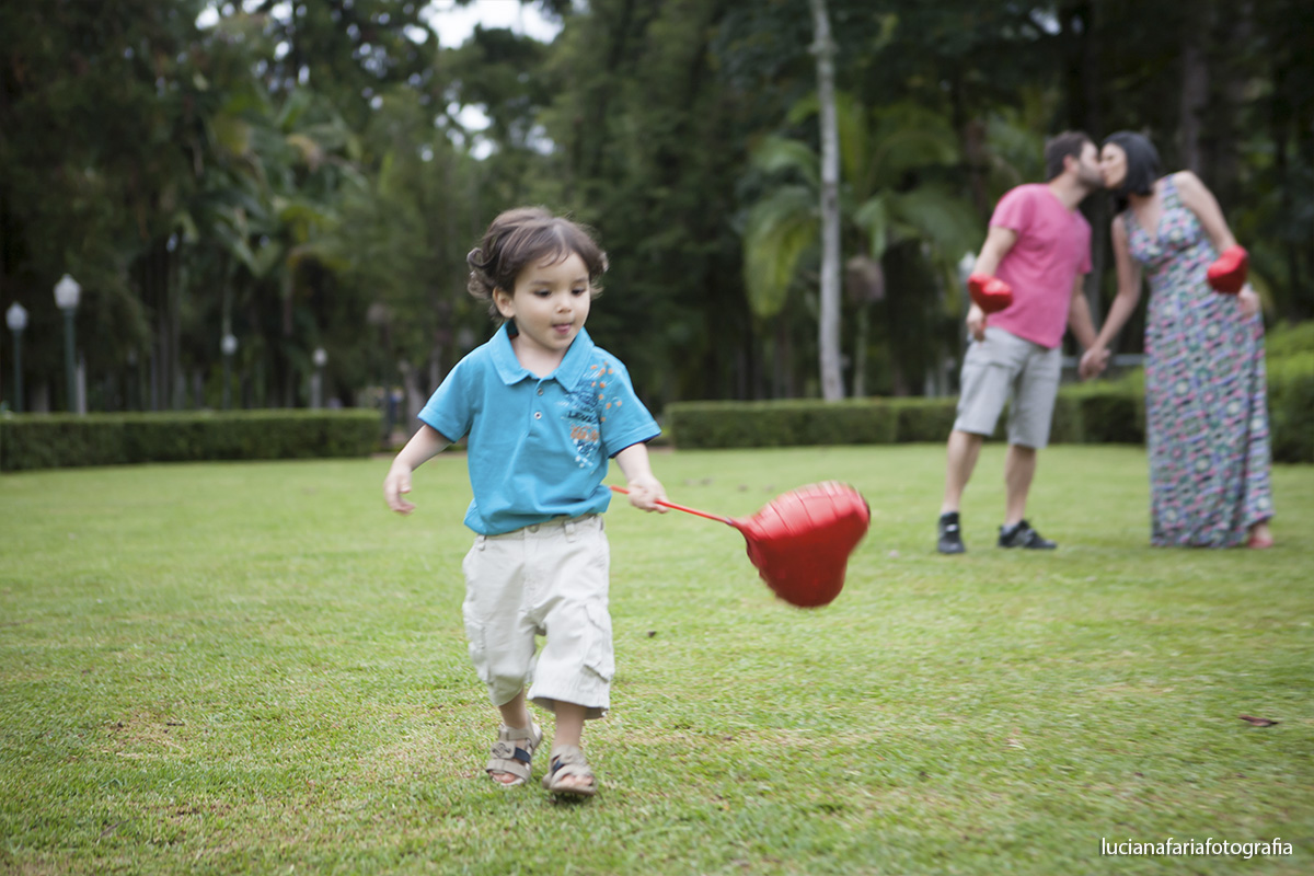 ensaio do bebê, fotografia infantil, corações, balões na foto, mamãe, papai, pai de primeira viagem, letra, nome, feltro, estúdio, foto estúdio, ensaio família, casal, bebê, baby, amor, ensaio e