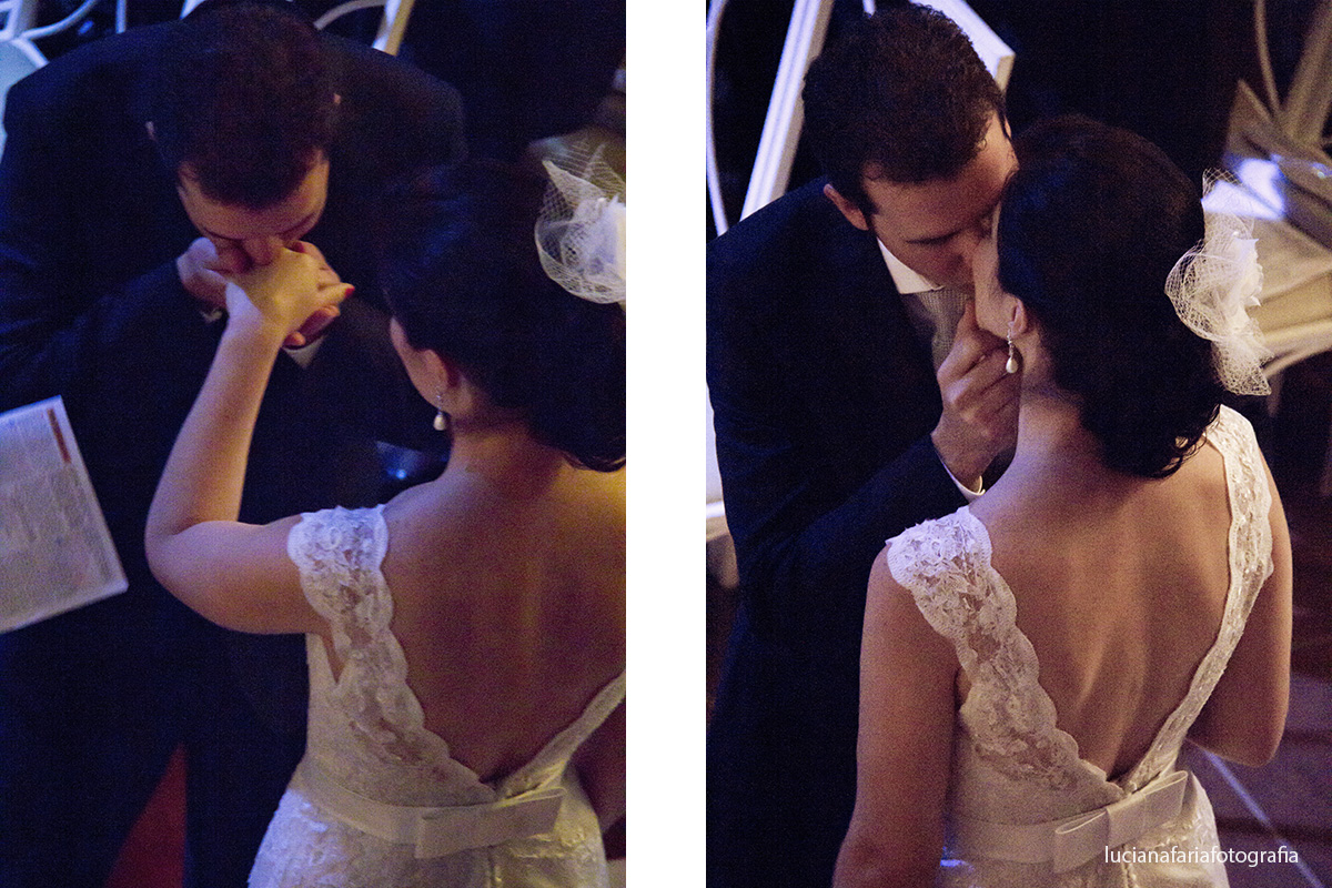 vestido de noiva decotado nas costas com laço de cetim renda simples acinturado rendado foto de casamento