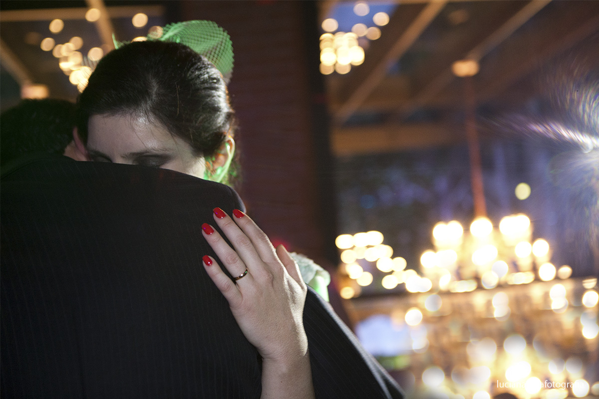dança dos noivos romanticos dançando no meio da pista com a banda de casamentos de poços de caldas no villa