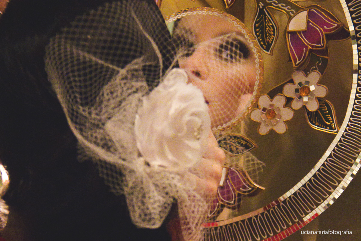 estilo retrô de fotografias para casamento luciana faria fotógrafa documental  retrato da noiva com penteado vintage Voilette no cabelo