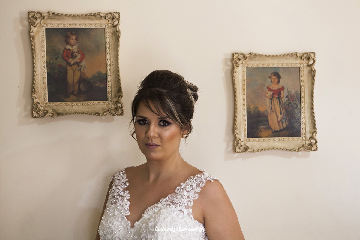 retrato da noiva pronta para o casamento na casa da mãe fotografia de casamento por luciana faria de poços de caldas mg