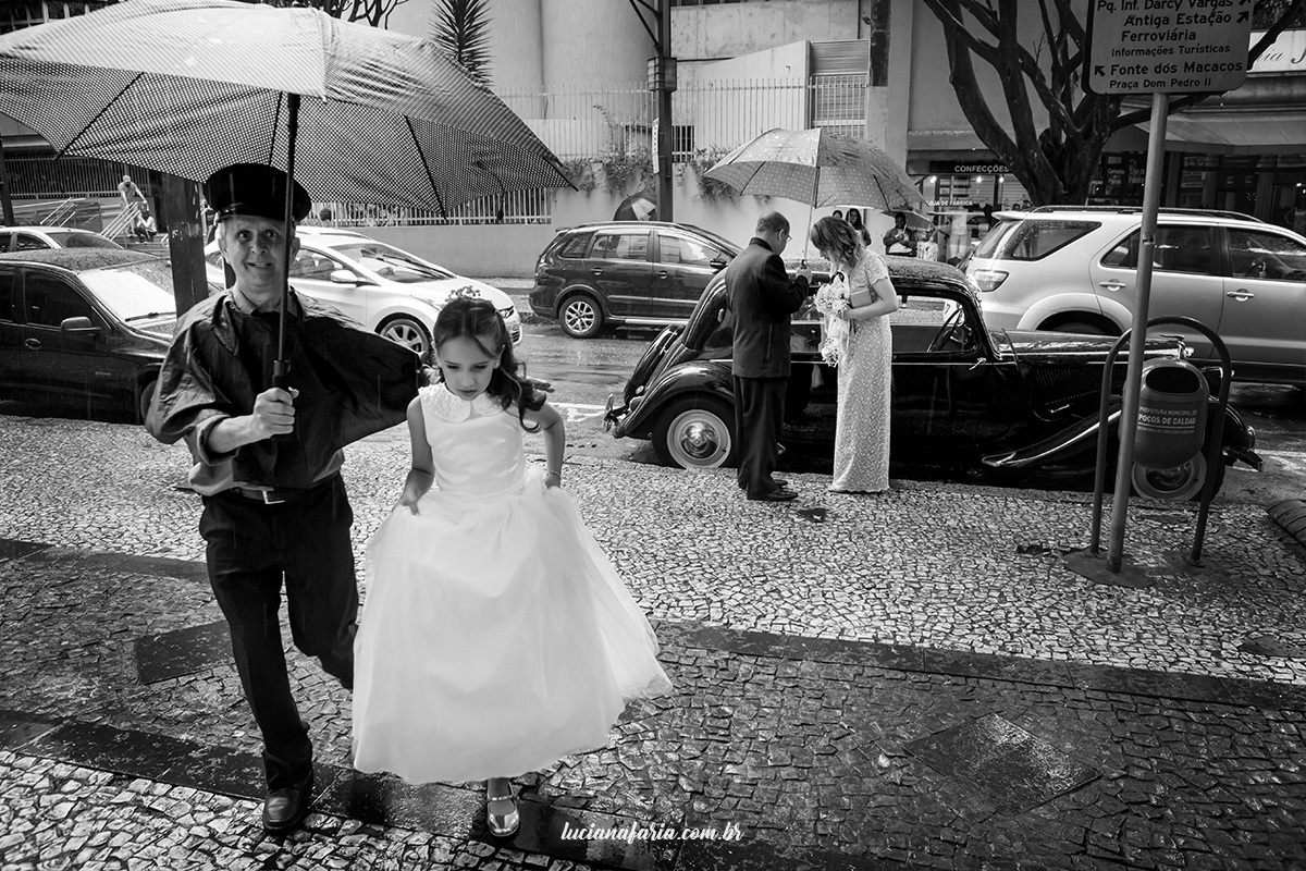 fotojornalismo de casamento fotografias espontâneas do casamento em poços de caldas fotógrafa luciana faria faz fotos incríveis 