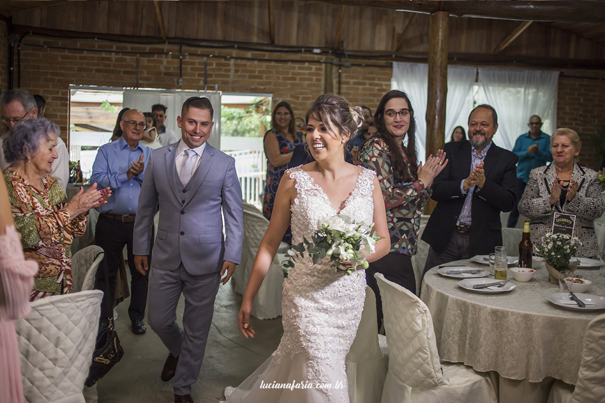 entrada dos noivos na festa fotografias no salão jc eventos em poços de caldas mg 
