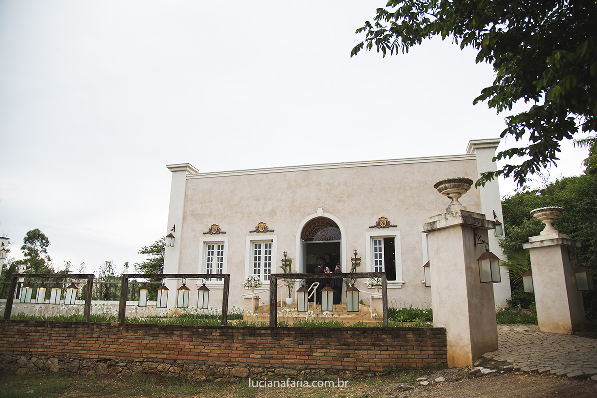 fazenda capituva em são joão da boa vista sp salão imperial onde realizou a cerimônia registrado pela fotógrafa de bodas luciana faria numa linda tarde