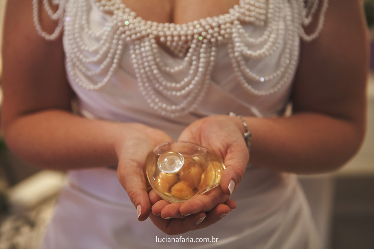 perfume escolhido pela noiva para o grande dia cheiro de flores