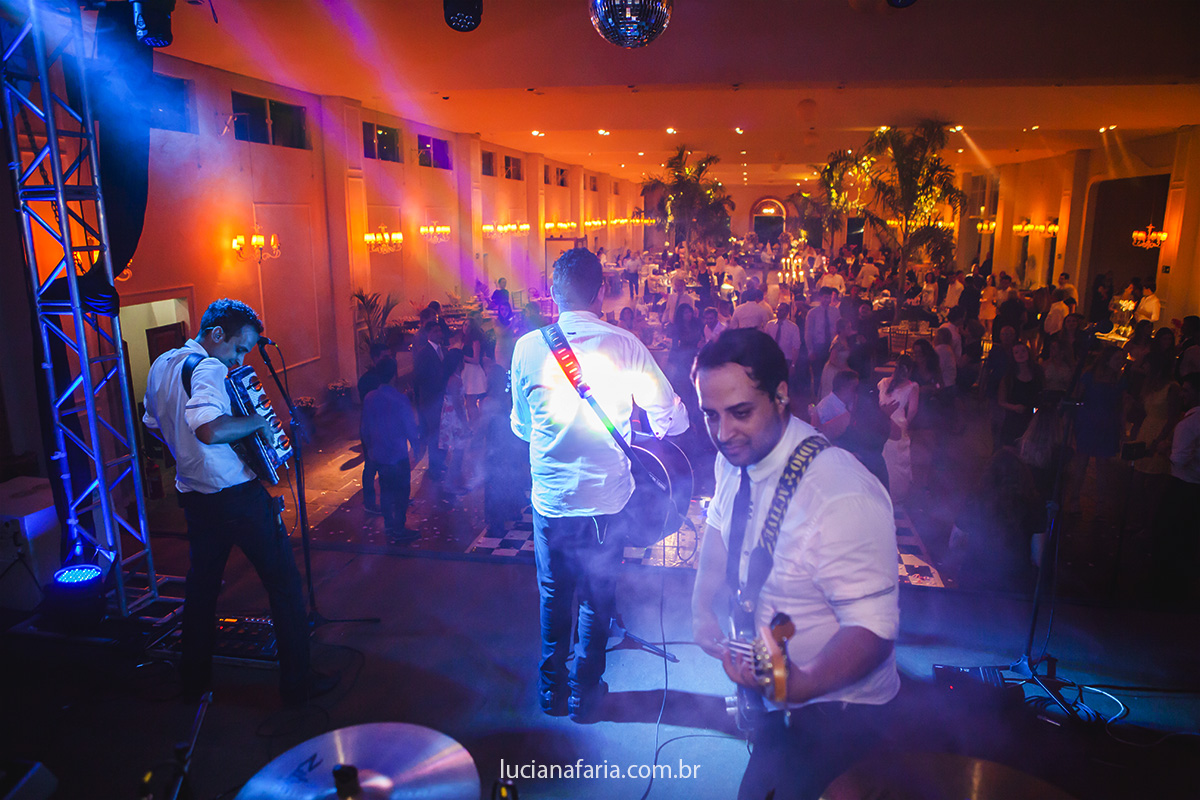 banda acquarios de poços de caldas mg animam a festa do casamento registro da fotógrafa luciana faria de poços de caldas