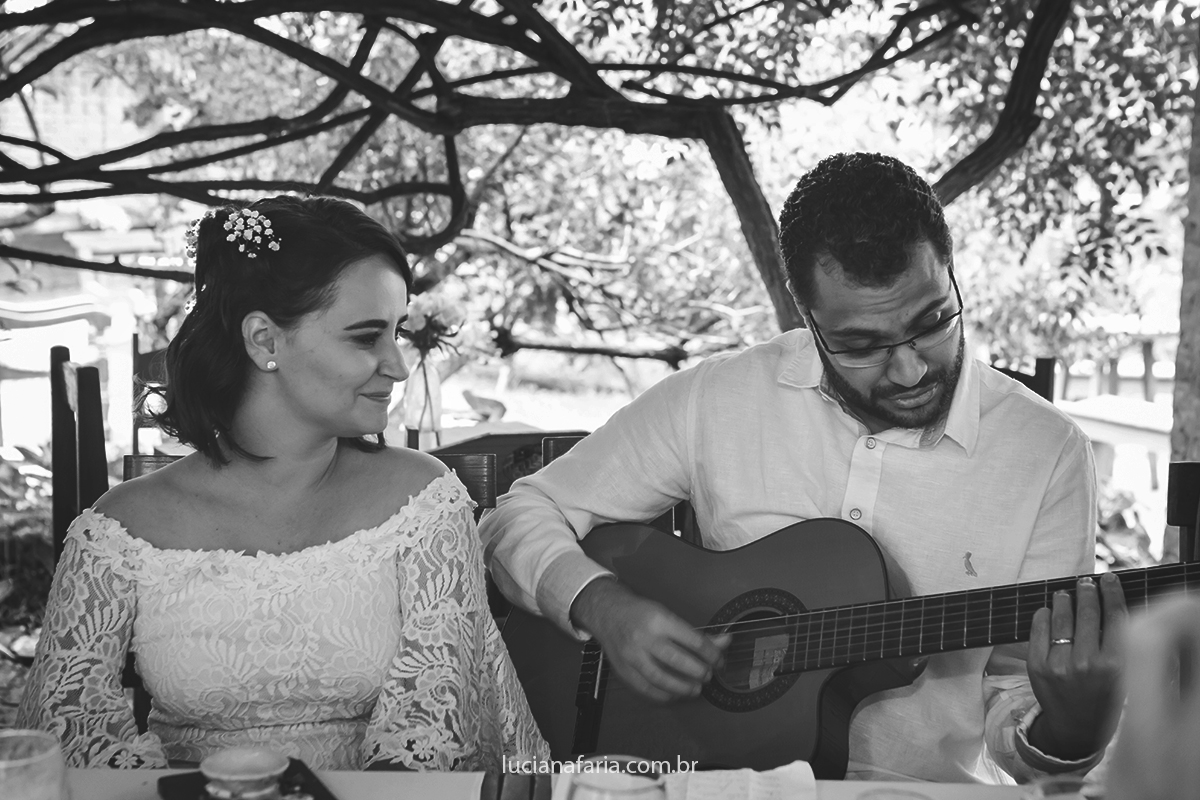 musica que o noivo escreveu para sua noiva cantada durante a recepção do casamento