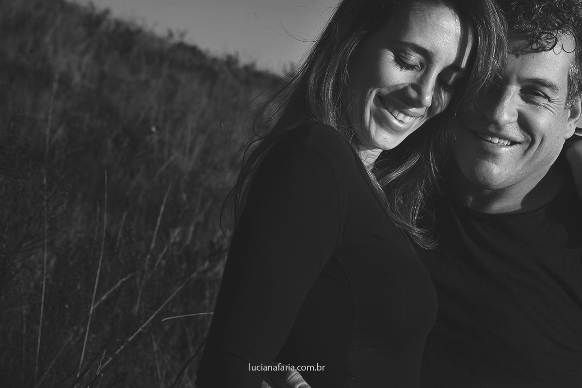 sorrisos para o album de casamento o casal se prepara para o grande dia