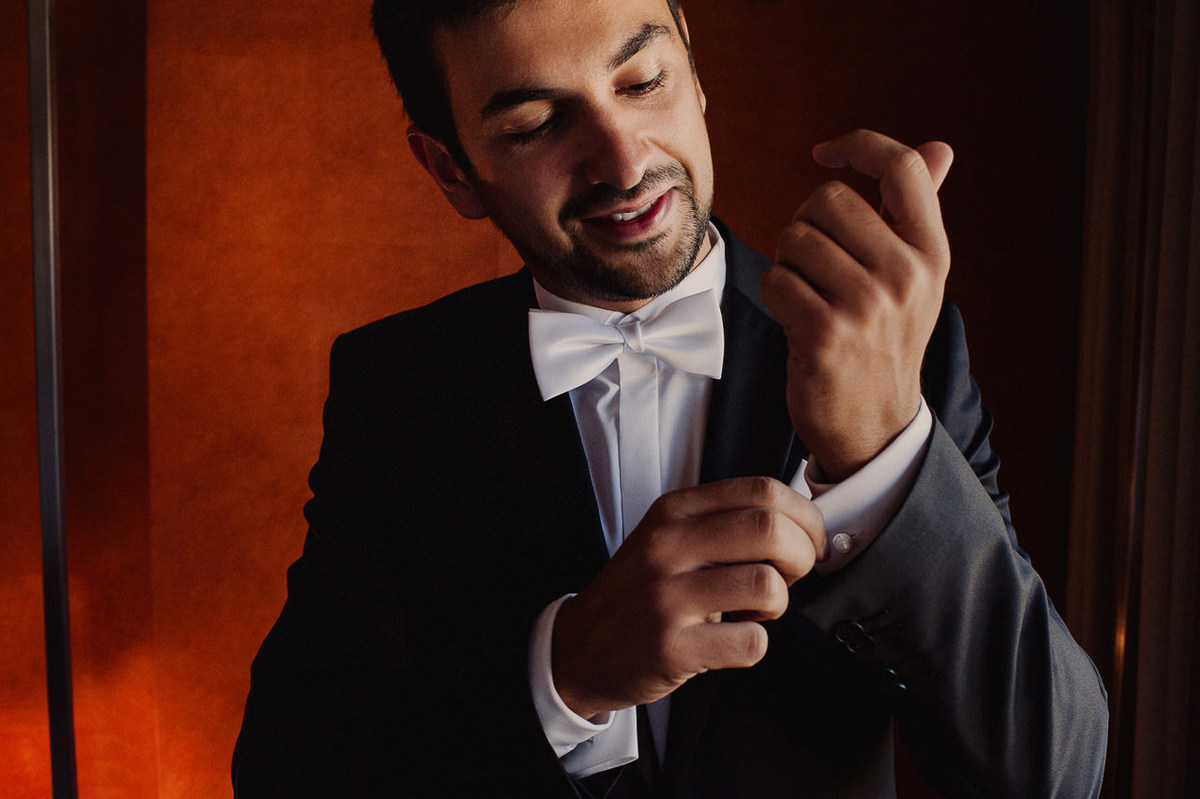 Noivo Roberto pronto para o seu casamento na Igreja de Fafe.